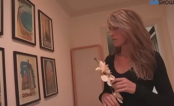 Juicy Labia Licking and Sucking Lesbian Orgasm